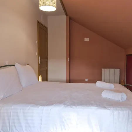 Le Du Centre, Parking Avec Recharge Pour Vehicule Electrique *