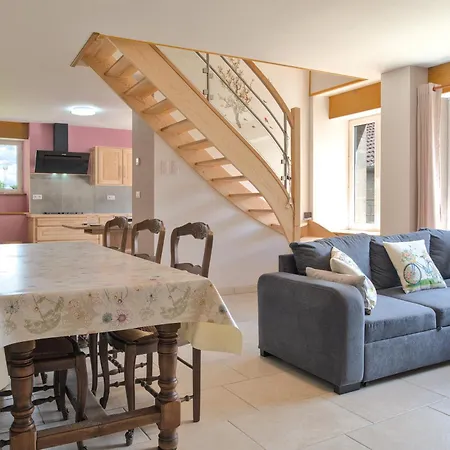 Le Du Centre, Parking Avec Recharge Pour Vehicule Electrique