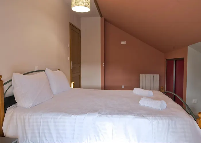 Le Du Centre, Parking Avec Recharge Pour Vehicule Electrique *