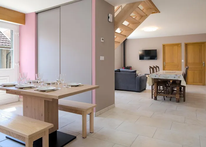 Le Du Centre, Parking Avec Recharge Pour Vehicule Electrique Avrecourt