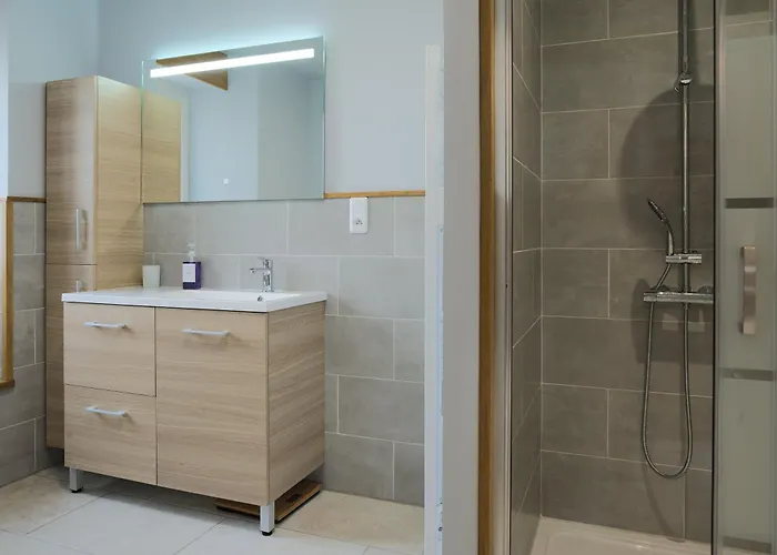 Le Du Centre, Parking Avec Recharge Pour Vehicule Electrique