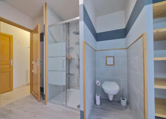 Le Du Centre, Parking Avec Recharge Pour Vehicule Electrique *