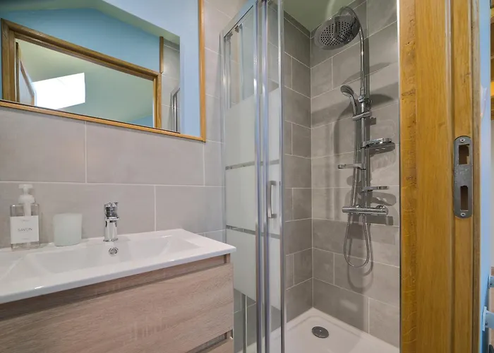 Le Du Centre, Parking Avec Recharge Pour Vehicule Electrique *