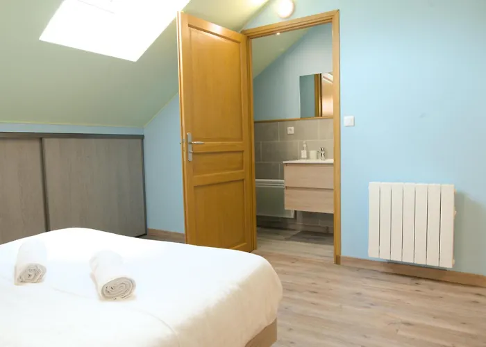 Le Du Centre, Parking Avec Recharge Pour Vehicule Electrique * Avrecourt